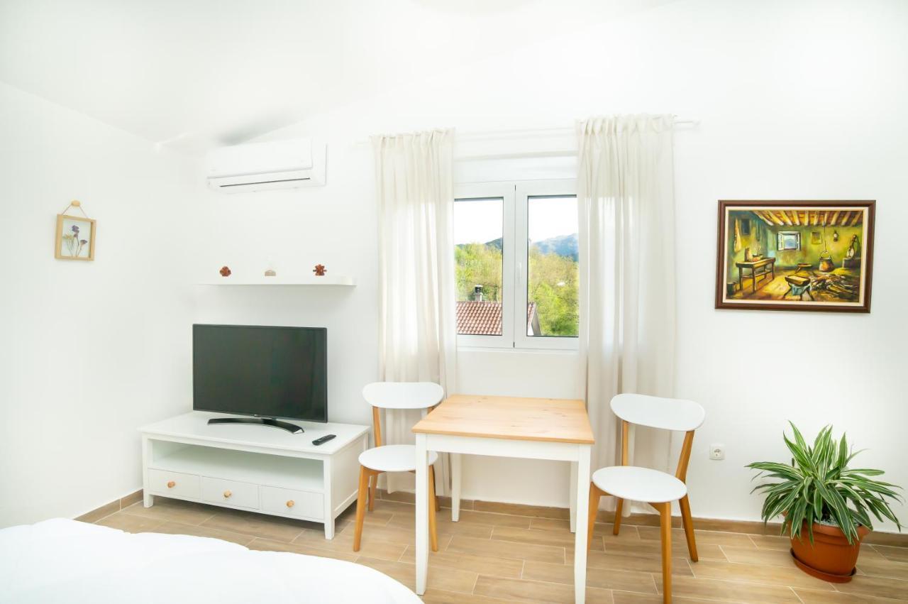 Plamenatz Studio Apartments Virpazar Eksteriør bilde